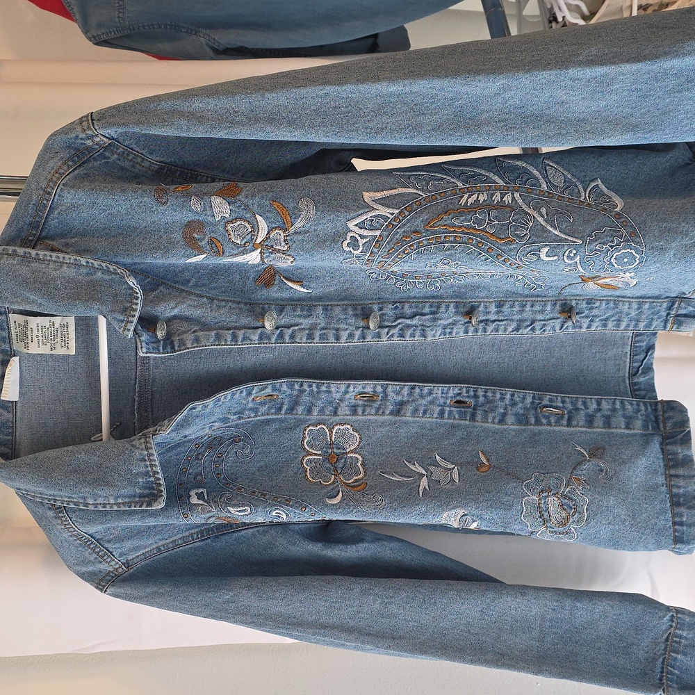 White Stag, Embroidered Denim Jacket. Large